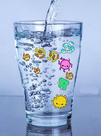 1-verre-eau-minerale-microbes 200