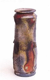 4- Vase  facettes. Hauteur 24 cm. Cuit  1280  l'avant du four, avec embraisement. N 329. Photo Jean-Marie Jacquet, La Borne.