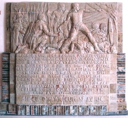 Le sige d'Avaricum. Bas-relief du sculpteur berruyer mile Popineau et de Armand Bedu, cramiste-potier de La Borne. 1948.