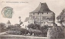La tour de Vesvre et son manoir sur une carte postale ancienne.