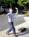 La Borne, pucerie 2010 - Le jongleur Gil Peters, défie les lois de l'équilibre.